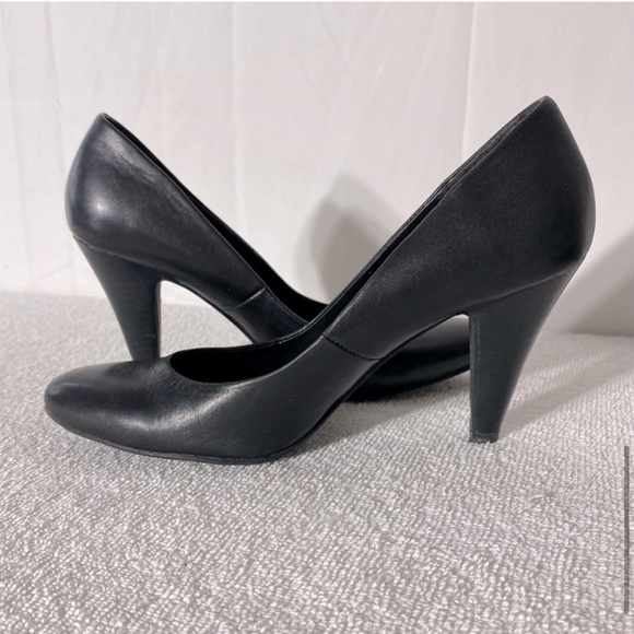 First Black Leather Round Toe Pumps Heels 38 - Picture 10 of 14